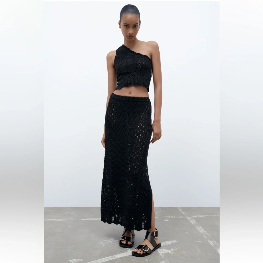 Zara LONG POINTELLE KNIT SKIRT. Black. Size S. New with Tags.